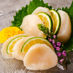 Scallop sashimi