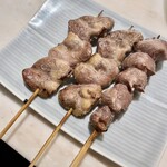 とり焼一 - ハツと砂肝　どちらも無難な火入れです　もう少し焼いても良いかな