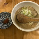 立川やきとん - 仕事の電話がかかって来たので離席したら
      
      モツ煮込みを奥様が頼んでしまったので
      
      この日はご飯を諦めましたけど、
      
      モツ煮子でご飯が食べたかった(･･;)