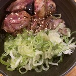 立川やきとん - こちら、店員さんにすすめられた『白レバー葱』
      
      オフ会でも食べたけどうんまいっすよね！