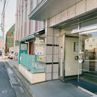 メーヤウ - 眼鏡店の前から地下に降ります