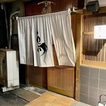 Gensen Yakitori Issekisanchou - ね　この暖簾と引戸の感じは良いでしょｗ　これが作戦なんですよｗ