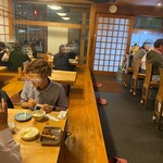 焼鳥 八朔 - 店内　今日はコレでも空いてる方