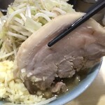 ラーメン二郎 - チャーシューリフト