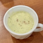 焼鳥 せきね - お通し1 ブロッコリーヴィシソワーズ　これ好きなんです