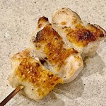 焼鳥 せきね - 振袖はじっくり焼いて中の脂を綴じ込めてあります　この焼き方が秀逸