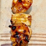 焼き鳥 とりひろ - ねぎまはタレ　結構攻めた火入れです