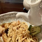 Chuugoku Meisai Ruten - 海鮮と野菜のあんかけ焼きそば1,300円、後半酢で味変