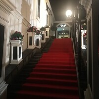 ツキ シュール ラメール - 一階から二階の入口を見たところ