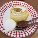 Coffee atta - キャラメルバナナのロールケーキ（300円）