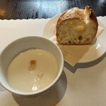 じゅえるるーむ - じゃがいものスープ、パン