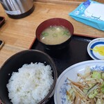 中華飯店 ごくう - 野菜炒め定食（味噌汁）