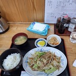 中華飯店 ごくう - 野菜炒め定食（味噌汁）