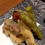創作鉄板と鮨 たけはな - これも美味しかった　和牛の紫蘇巻き天ぷら