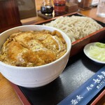 長寿庵 - そこそこ立派なドンではありますが、ご飯もパンパンです