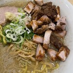 三ん寅 - ころチャー乗せた