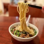Choraku Honba Chinese - 麺リフト。