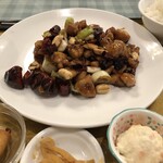 芙蓉苑 - 鶏肉とピーナツ四川風炒め定食