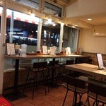 キッチンABC - カウンター席、テーブル席、どちらもあります。