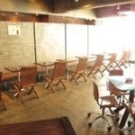 SUZU CAFE - ◆デザイナーズチェアが並ぶ広々したテーブル席◇