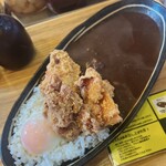 欧風ライスカレーKen's - 唐揚げカレーにクーポンで温玉無料トッピング♪