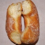 「ドーナッツパン」割って食べます所です(2013/10/27UP)