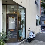 ベルティエ - お店の前にベスパがとまってて、お洒落！