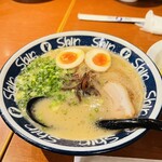 Hakata Ramen Shinshin - 煮玉子入りラーメン　890円