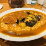 カレー専門店 白銀亭  - トンカツカレー・茄子トッピング・大盛　1,350円