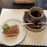 じゅえるるーむ - ホットコーヒーとティラミス