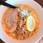 Ramen Hachi Ni - 看板メニューらしく、他のお客さんも相次いて頼んでいました