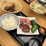 幸せの焼肉食べ放題 かみむら牧場 - 