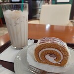 カフェリーフ - 黒糖きなこのロールケーキ。アイスチャイラテ