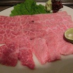 大栄 - 牛肉の刺身盛り合わせ