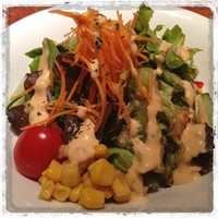 和牛ステーキ桜 - 洋食セットの有機野菜のサラダ。
                    ドレッシングはサウザンアイランド。