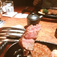 和牛ステーキ桜 - お肉いぇーいヽ(^0^)ﾉ
                    今日は栃木和牛♪
                    この脂っぷり、たまんなーい( ´艸｀)
