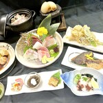 Kaisen Dashi Izakaya Awajishima No Megumi Dashiya - 