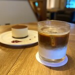 The COFFEE ROASTER - ・ケーキセット 1,500円/税込
            (カフェラテ ICED、ティラミス)