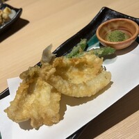 和食 いぶり別邸 新橋店 - キス天です。薬味は抹茶塩