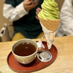 もみじ茶屋 - 抹茶ソフトクリーム、烏龍茶付き