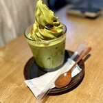 もみじ茶屋 - 黒みつ抹茶ソフトクリーム