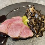 RESTAURANT SALT - 本日のお肉：サイボクのゴールデンポークの肩ロースのロースト 黒舞茸 新銀杏