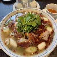膳處漢ぽっちり - 北京ダックの麻辣麺　唐辛子と山椒が効いてました！おいしかった！　¥1300