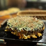 Moegi - 「Moegi」さんのふかふかお好み焼き、キムチ入りなので少し色が濃い目