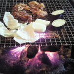 地鶏、野菜少し焼いてます＾＾