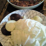 ￥１６００　定食の地鶏、野菜。