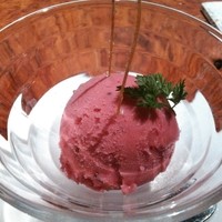 和牛ステーキ桜 - デザートのカシスシャーベット♪
                    カシス大好き～ヽ(^0^)ﾉ