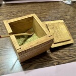 Tano naka - 山椒が小粋な竹箱に入ってます。香りもとても良い。