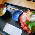 ふじやす食堂 - 気まぐれ三色丼　1045円