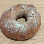 内橋 BREAD SHOP STUDIO - 漬け込みグランベリー＆ウォルナッツ 北海道十勝クリームチーズ